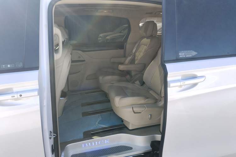 Used Buick GL8 2023 ES Lu Zun Deluxe Model
