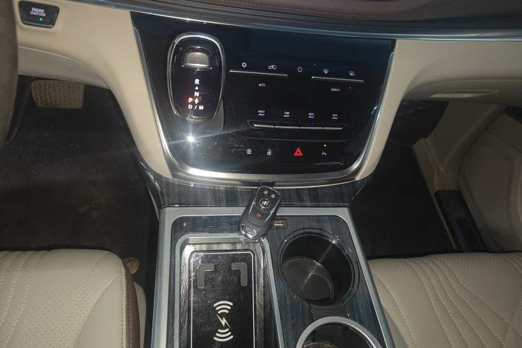 Used Buick GL8 2023 Land Executive Class Comfort Model