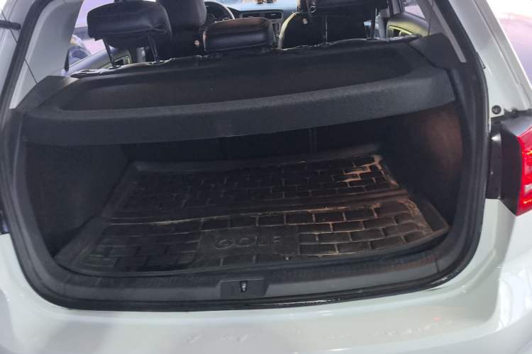 Used Volkswagen Golf 2015 1.6L Automatic Fashion Model
