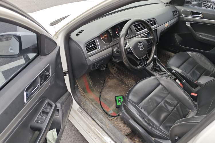 Used Volkswagen Lavida 2015 1.6L Automatic Comfort Edition
