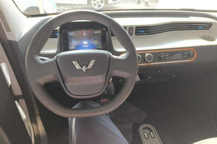 Used Wuling Hongguang MINIEV 2021 Macaron Sandwich Model 170 km Lithium Iron Phosphate