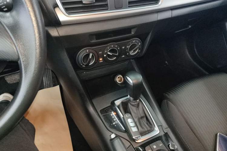 Used Mazda Mazda 3 Axela 2016 Sedan 1.5L Automatic Comfort Model
