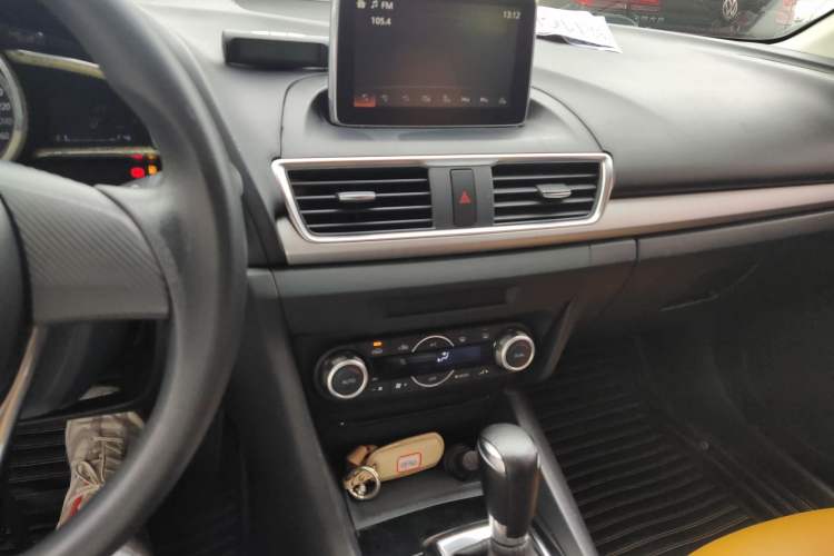 Used Mazda Mazda 3 Axela 2014 Hatchback 1.5L Automatic Luxury Model
