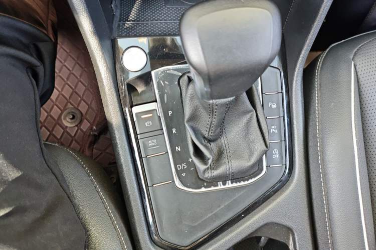 Used Volkswagen Tiguan L 2023 330TSI Automatic Two-Wheel Drive R-Line Enjoyment Edition
