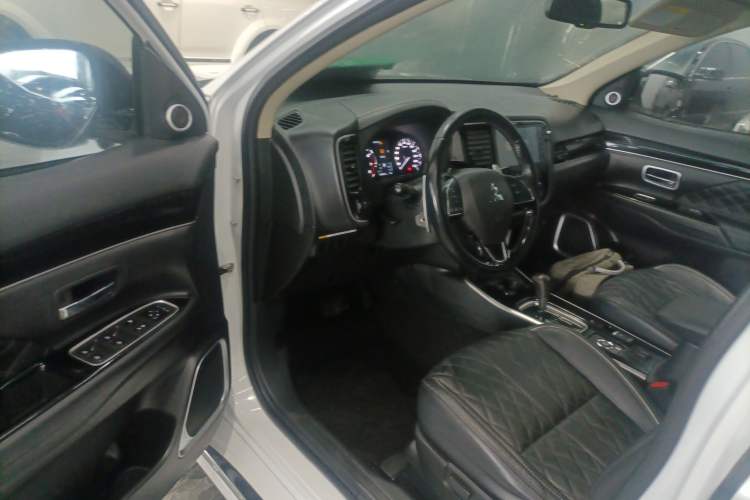 Used Mitsubishi Outlander 2021 2.4L 4x4 Comfort Edition 5 Seats