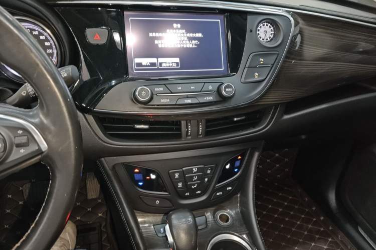 Used Buick Envision 2018 20T Two-Wheel-Drive Elite Model
