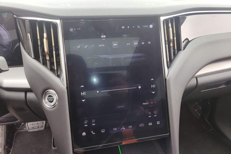 Used Hongqi HS7 PHEV 2024 2.0T PHEV Four-Wheel Drive Flagship Edition 6 Seats
