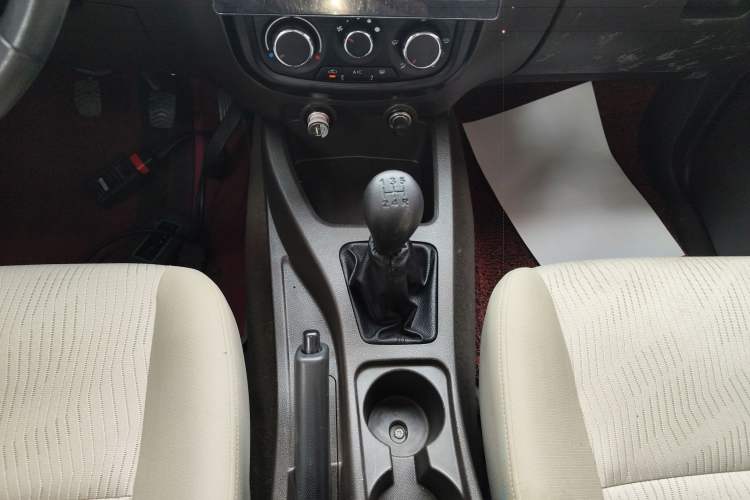 Used Wuling Rongguang V 2018 1.5L Standard Version
