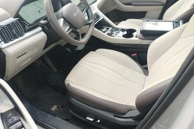 Used BYD Song PLUS New Energy 2025 EV Intelligent Driving Version 520km Premium Model
