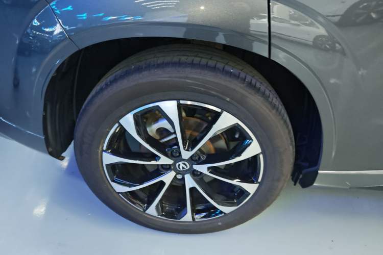 Used Changan UNI-Z New Energy 2024 Blue Whale Smart Electric iDD 125km Beyond Edition
