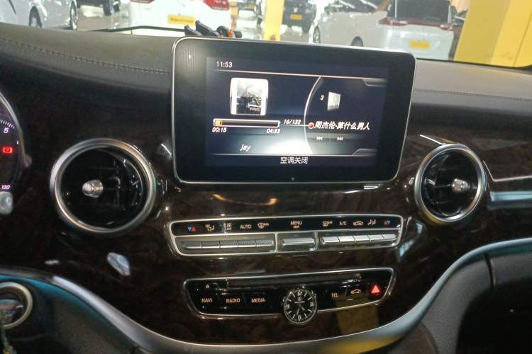 Used Mercedes-Benz V-Class 2018 V 260 Prestige Edition China VI
