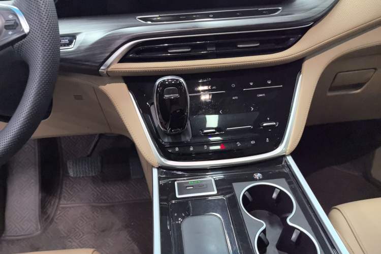 Used Buick GL8 2020 ES Land Cruiser 653T Luxury Edition