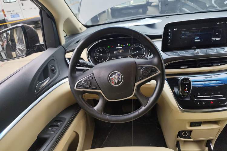 Used Buick GL8 2023 Facelifted Land Cruiser Executive Luxury Version