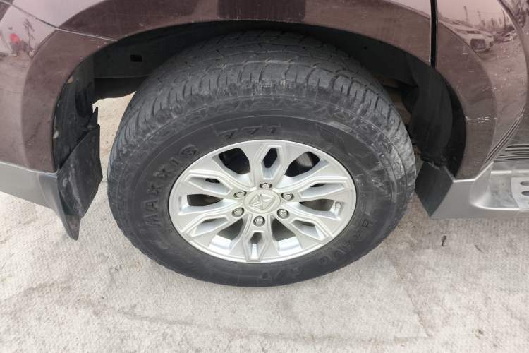 Used JMC Yusheng S350 2016 2.0T Automatic 4x4 Gasoline Luxury Version with Sunroof 7 Seats
