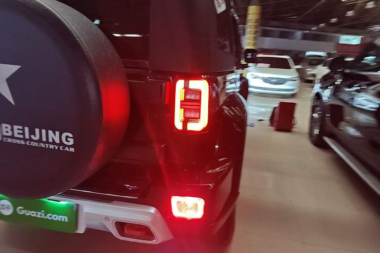 Used Beijing Auto BJ40 2019 PLUS 2.3T Automatic Four-Wheel Drive Premium Edition China VI
