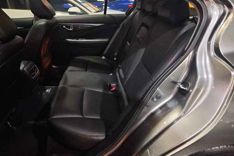 Used Infiniti Q50L 2016 2.0T Comfort Edition
