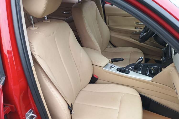 Used BMW 3 Series 2015 320i Luxury Line Stylish Edition
