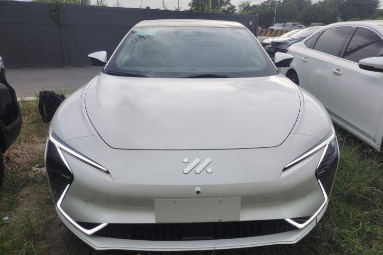 Used  L7 2022 Dynamic Model
