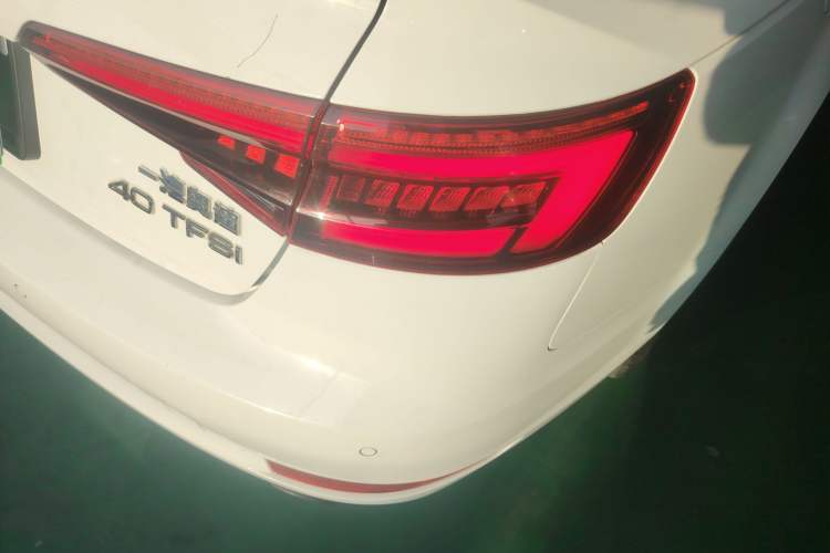 Used Audi A4L 2017 40 TFSI Ambition Edition
