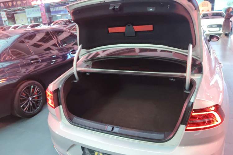 Used Volkswagen Magotan 2018 380TSI DSG Prestige Model
