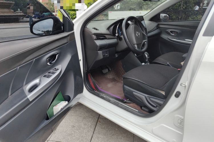 Used Toyota YARiS L 2015 1.5E Automatic Charm Edition
