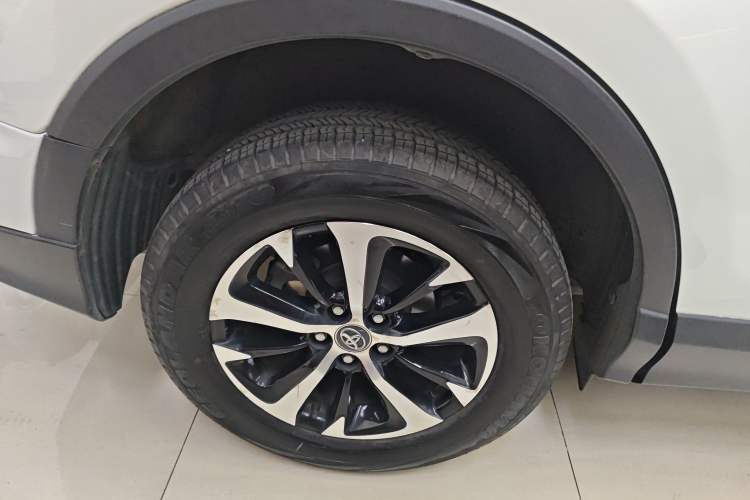 Used Toyota RAV4 2016 2.0L CVT Two-Wheel Drive Fashion Edition China V Standard
