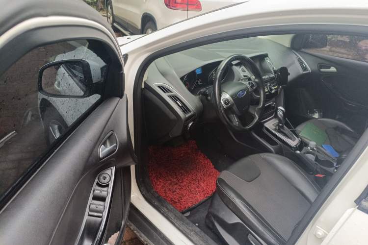 Used Ford Focus 2012 Hatchback 1.6L Automatic Fashion Edition
