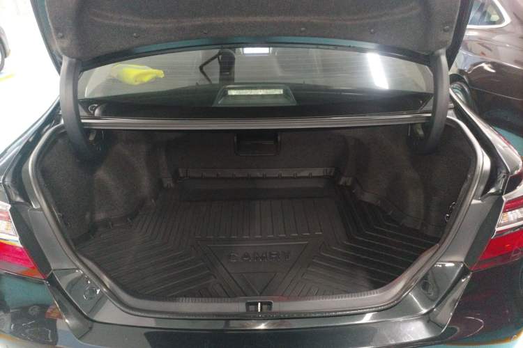 Used Toyota Camry 2016 2.0G 10th Anniversary Leading Edition
