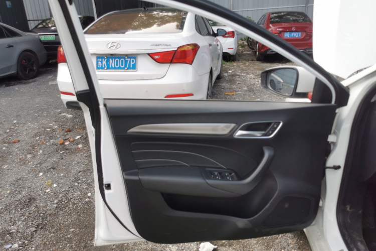 Used Roewe i6 2020 PLUS 1.6L CVT 4G Connected Glory Flagship Edition
