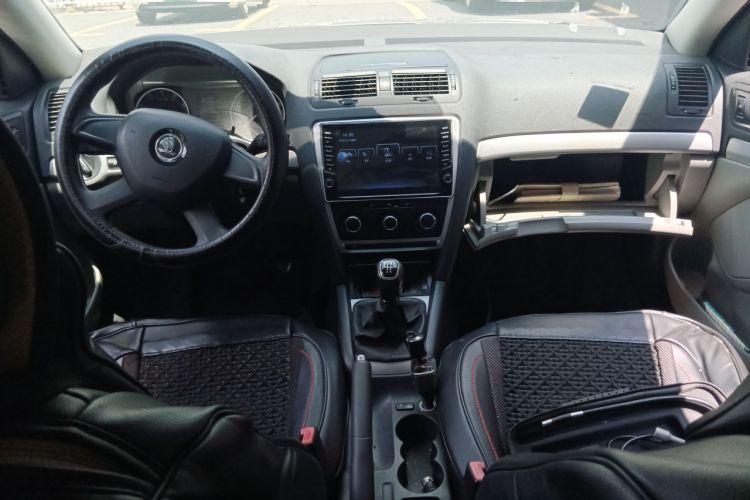 Used Skoda Octavia 2015 Classic Model 1.6L Manual Eado Version
