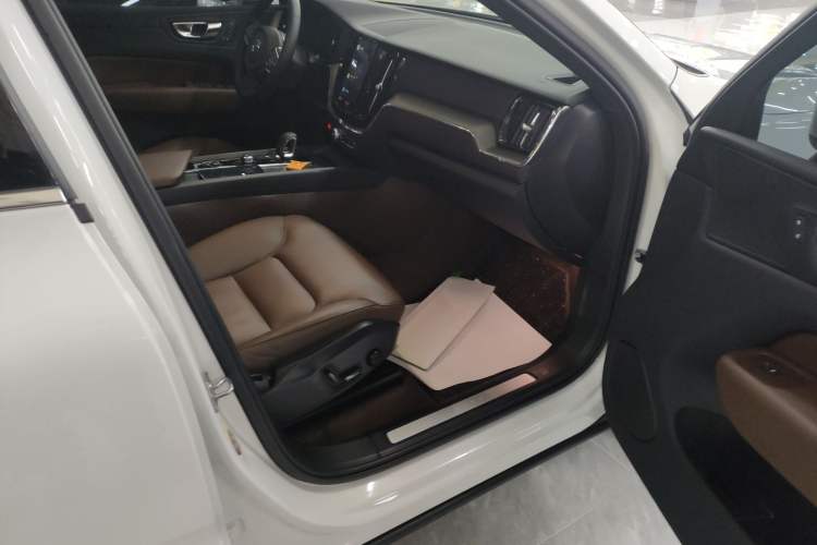 Used Volvo XC60 2022 B5 4x4 Zhiyi Luxury Edition
