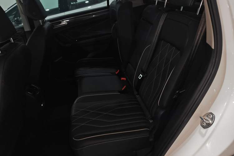 Used Volkswagen Tiguan L 2024 Outstanding Model 330TSI Automatic Two-Wheel Drive R-Line Dragon Glory Edition