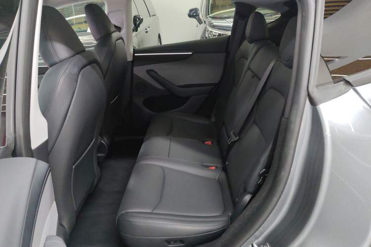 Used Tesla Model Y 2025 Rear-Wheel-Drive Version
