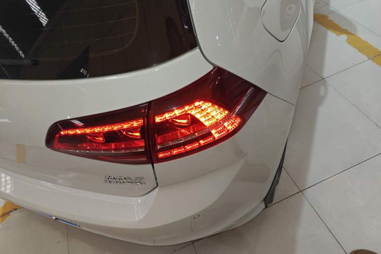 Used Volkswagen Golf 2017 280TSI Automatic R-Line Million-Vehicle Commemorative Edition
