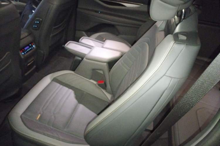 Used Ford Edge 2023 Edge L 2.0T EcoBoost E-Hybrid Four-Wheel Drive Seven-Seat Supreme Model
