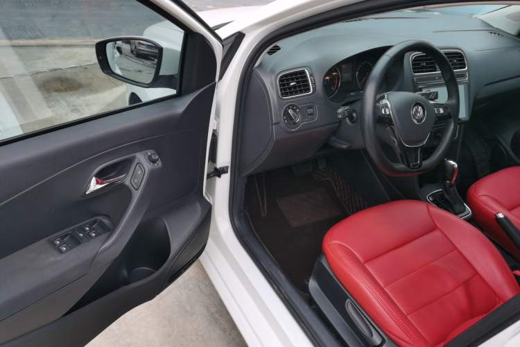 Used Volkswagen Polo 2016 1.6L Automatic Comfort Model
