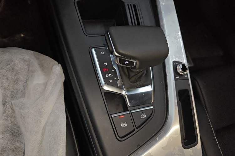 Used Audi A4L 2025 2 Million Units Enjoyment Version 40 TFSI Stylish and Dynamic Type
