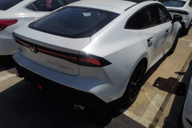 Used Changan UNI-V 2024 1.5T High-Energy Version
