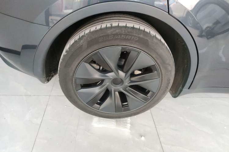 Used Tesla Model Y 2024 Long-Range All-Wheel-Drive Version
