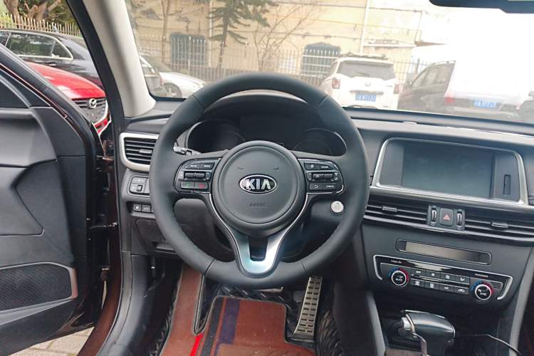 Used Kia K5 2017 2.0L Automatic 15th Anniversary Special Edition LUX
