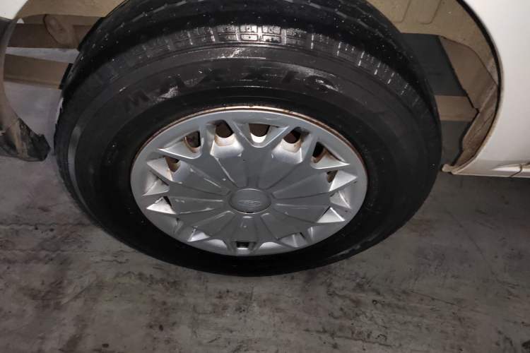 Used Ford Transit 2017 2.0T Diesel Multi-Purpose Commercial Vehicle Short Wheelbase Low Roof China V Standard