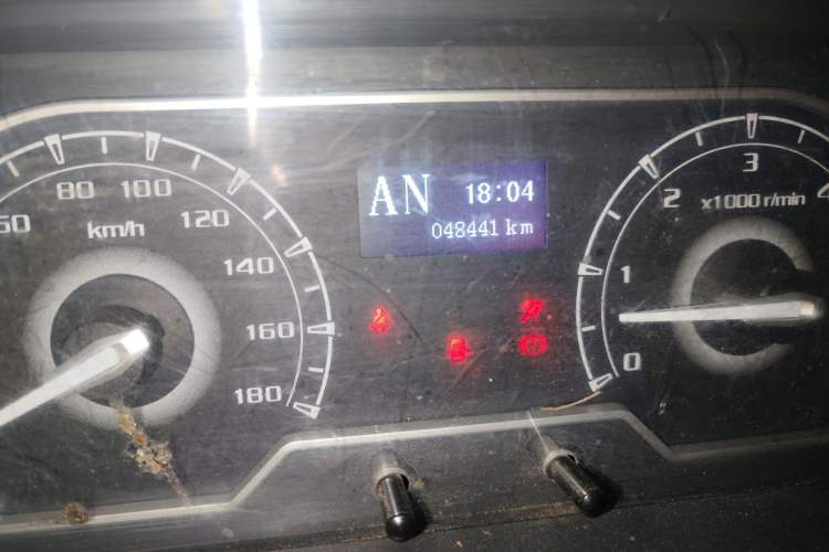 Used SAIC MAXUS Xintu V80 2024 Aotong 6AMT Short Wheelbase Mid-Roof Model with 127 Ps 5 Seats