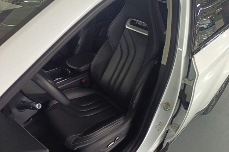 Used NETA U 2022 Zhi400 Pro Ternary Lithium
