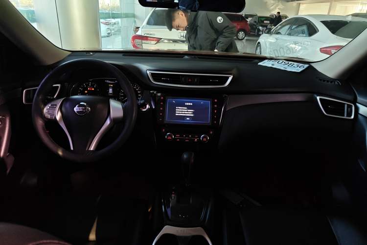 Used Nissan X-Trail 2015 2.0L CVT Comfort MAX Edition 2WD