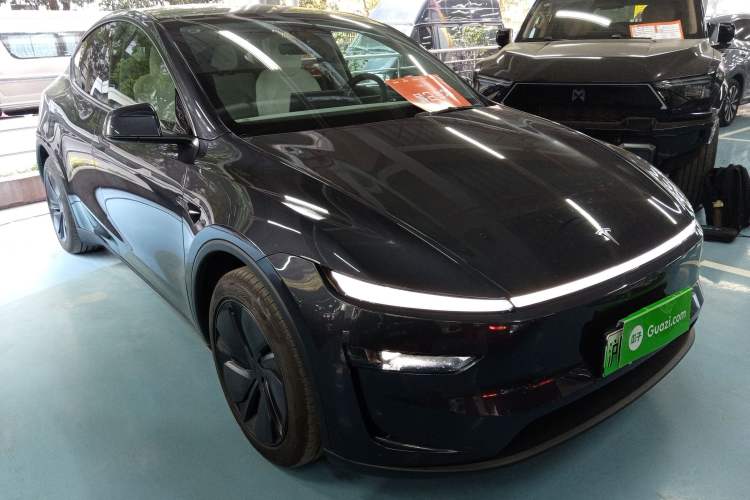 Used Tesla Model Y 2025 Rear-Wheel Drive First Edition
