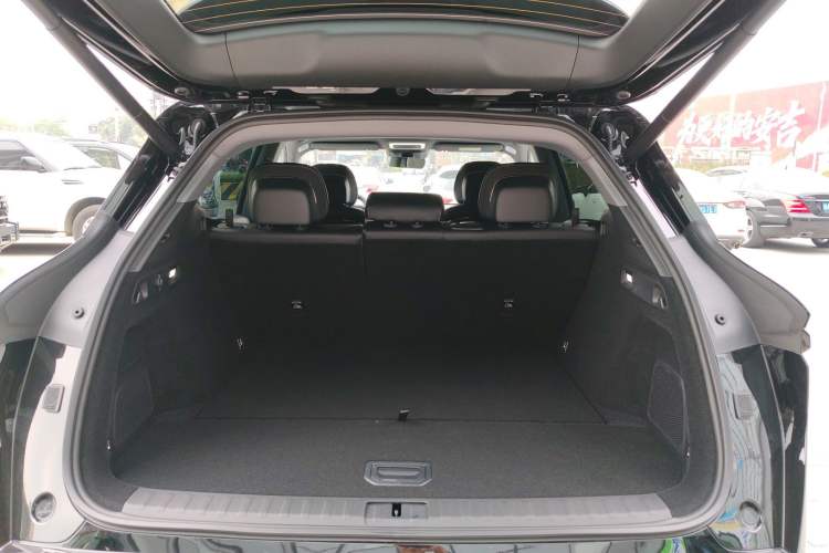 Used Zeekr 7X 2025 100 kWh Long-Range Rear-Wheel Drive with Intelligent Driving Features
