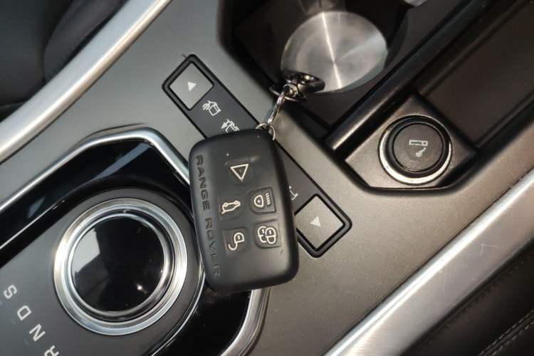 Used Land Rover Range Rover Evoque 2018 240 PS SE Smart Brilliance Edition