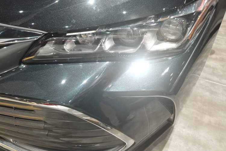 Used Toyota Avalon 2019 Dual-Engine 2.5L XLE Prestige Version China VI Standard
