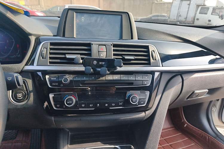 Used BMW 3 Series 2017 318i Fashion Model
