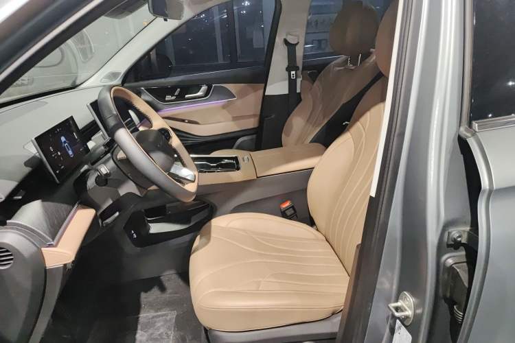 Used Chery Tiggo 8 L 2024 2.0T Two-Wheel Drive Prestige Version 5 Seats
